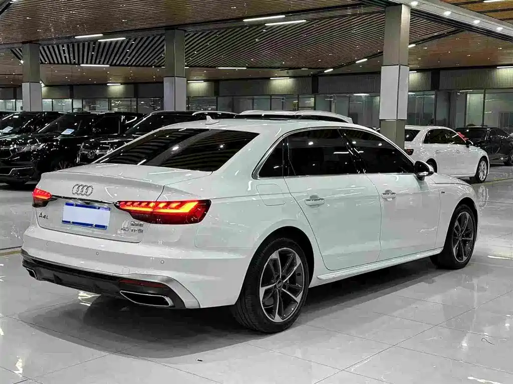 Audi A4L 2024 — фото 4