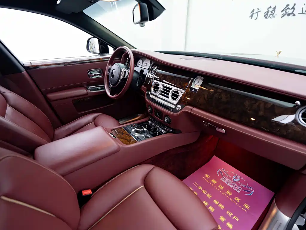 Rolls-Royce Ghost 2020 — фото 15