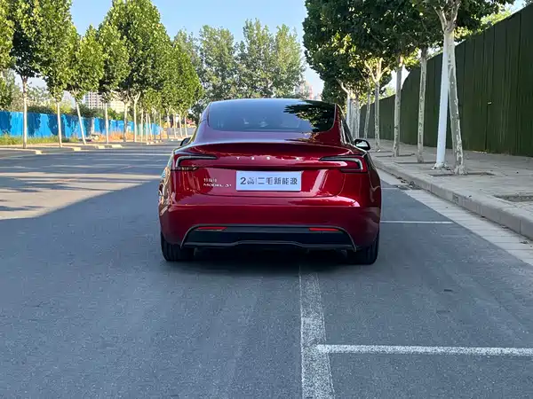 Tesla Model 3 2024