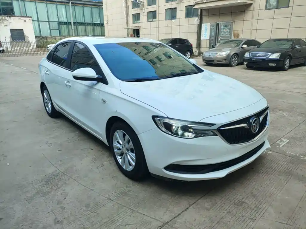 Buick Excelle 2018 — фото 4