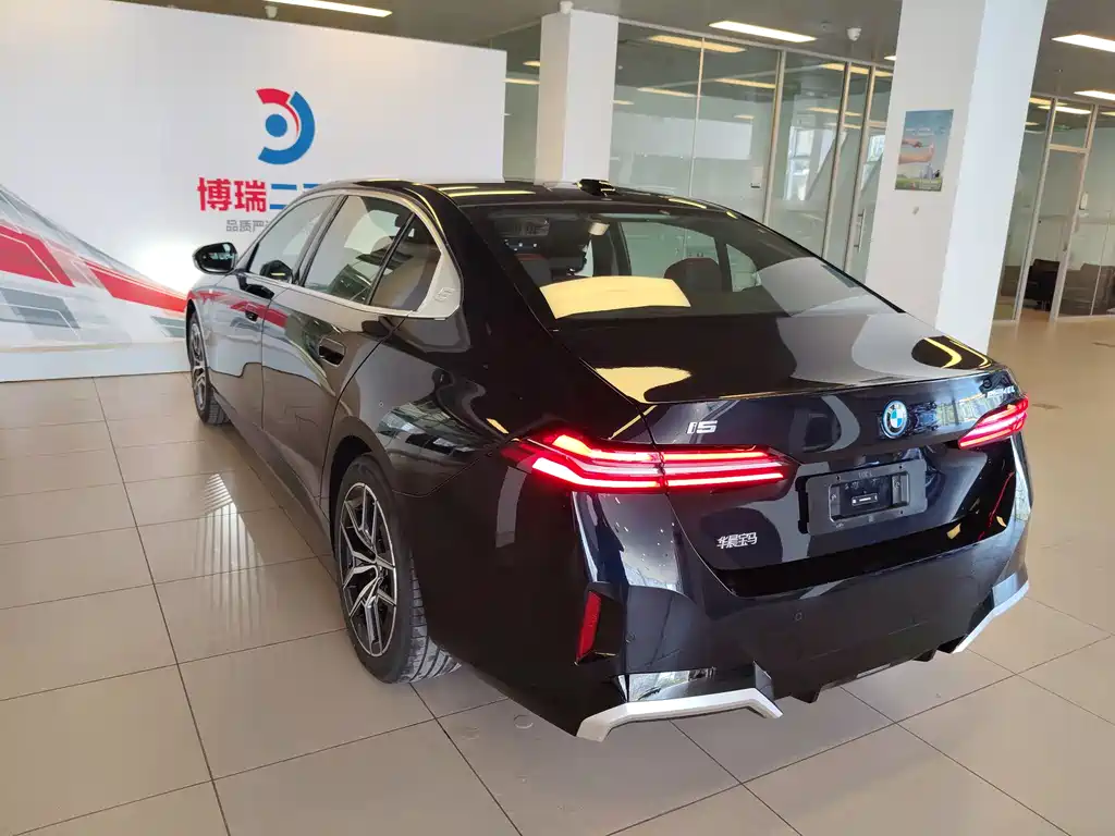 BMW i5 2025 — фото 27