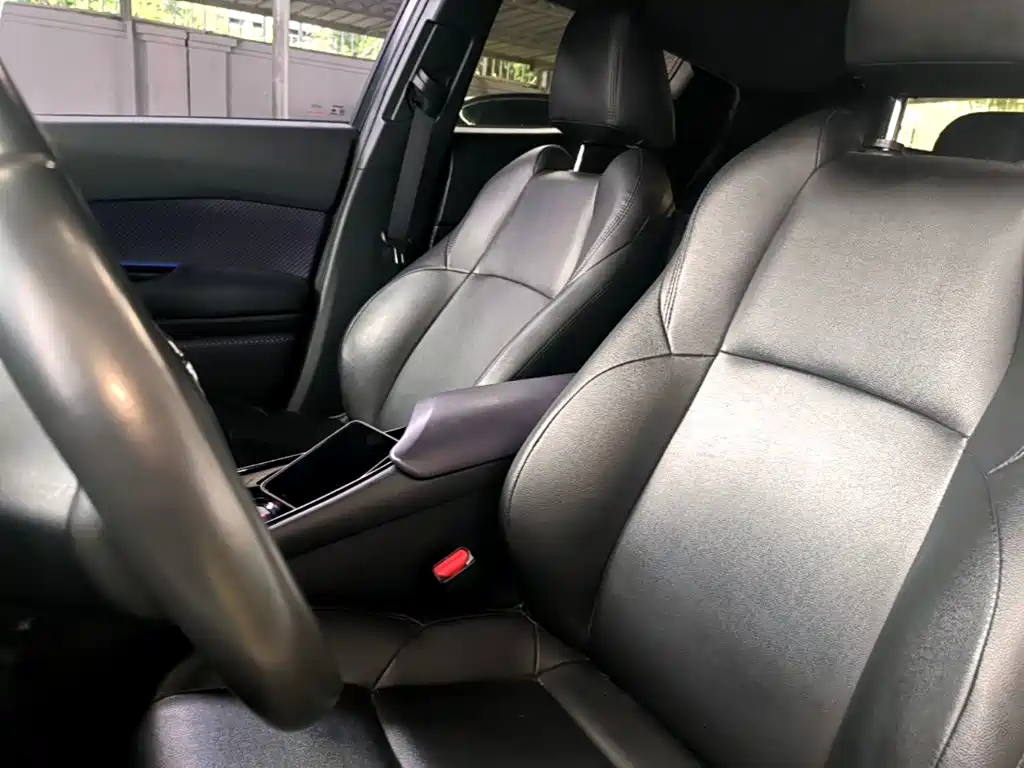 Toyota C-HR 2019 — фото 15