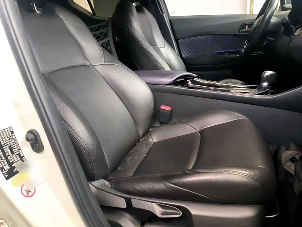 Toyota C-HR 2019 — фото 25