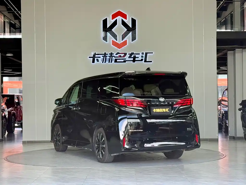 Toyota Alphard 2023 — фото 8