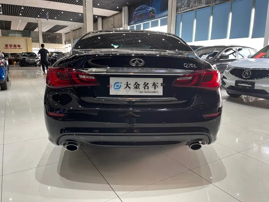 Infiniti Q70 2018 — фото 12