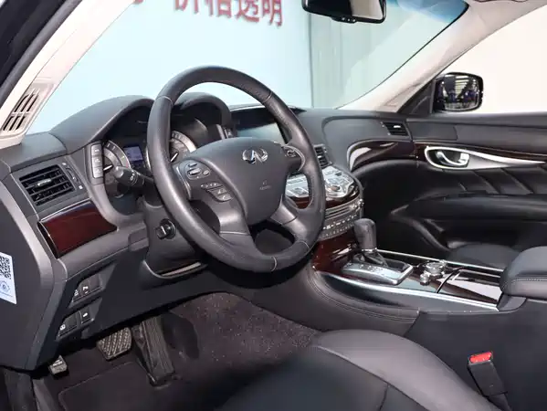 Infiniti Q70 2014