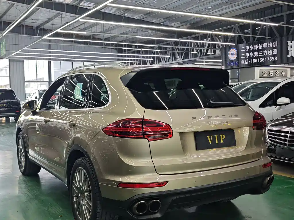 Porsche Cayenne 2015 — фото 11