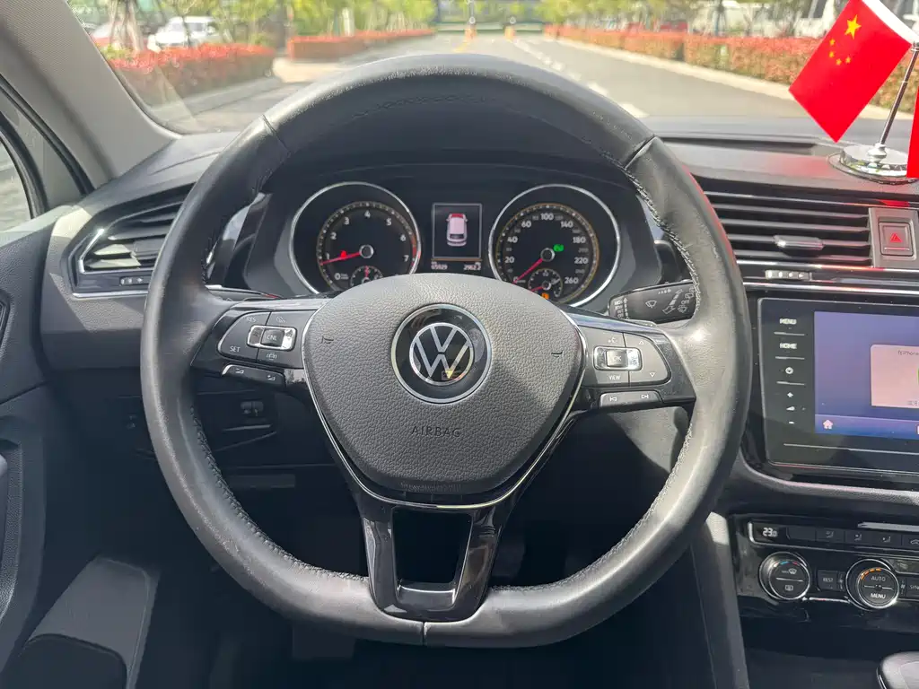 Volkswagen Tiguan L 2021 — фото 16