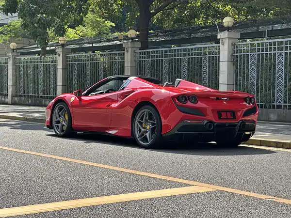 Ferrari F8 2023