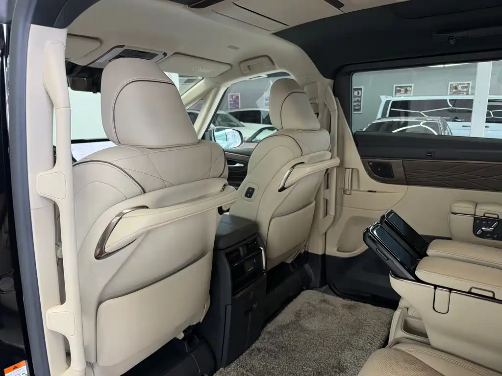 Toyota Alphard 2023 — фото 10