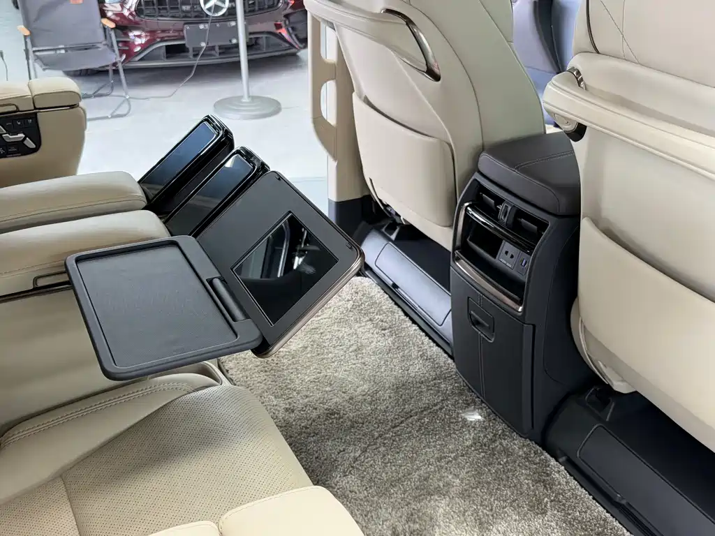 Toyota Alphard 2023 — фото 16