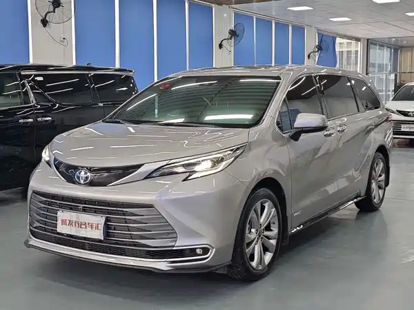 Toyota Sienna 2024
