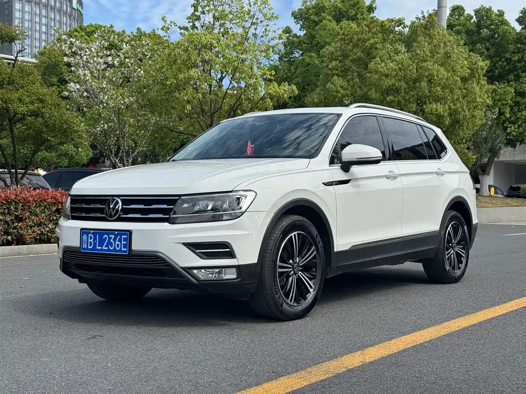 Volkswagen Tiguan L 2021 — фото 1