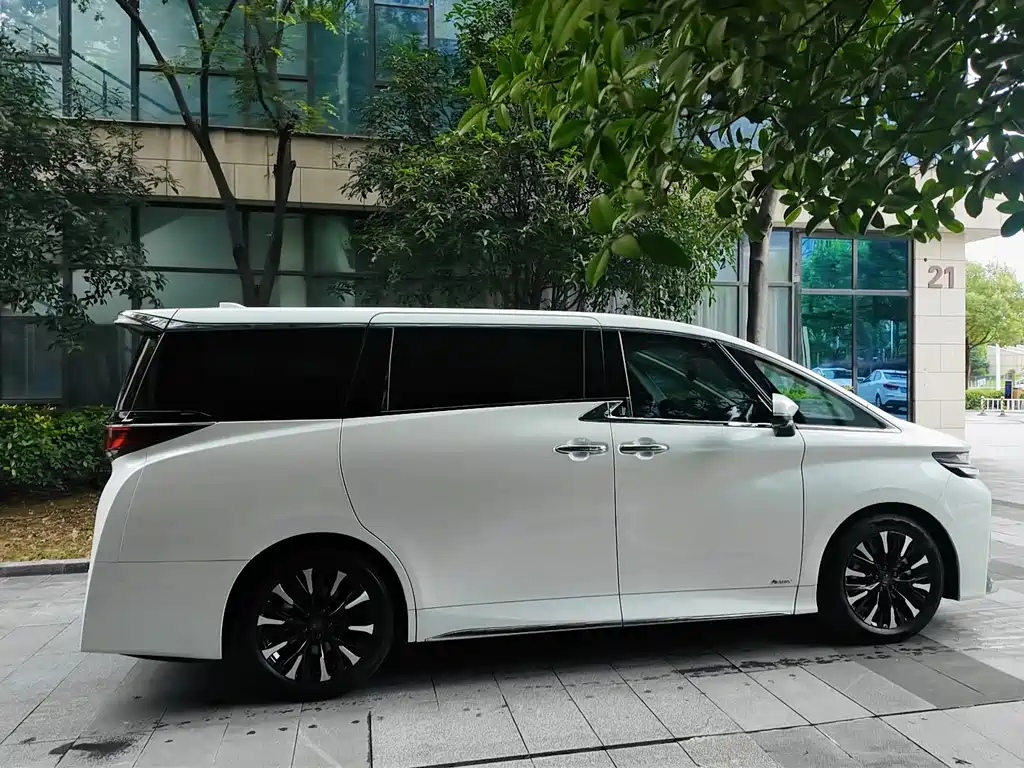 Toyota Vellfire 2025 — фото 3