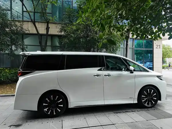 Toyota Vellfire 2025