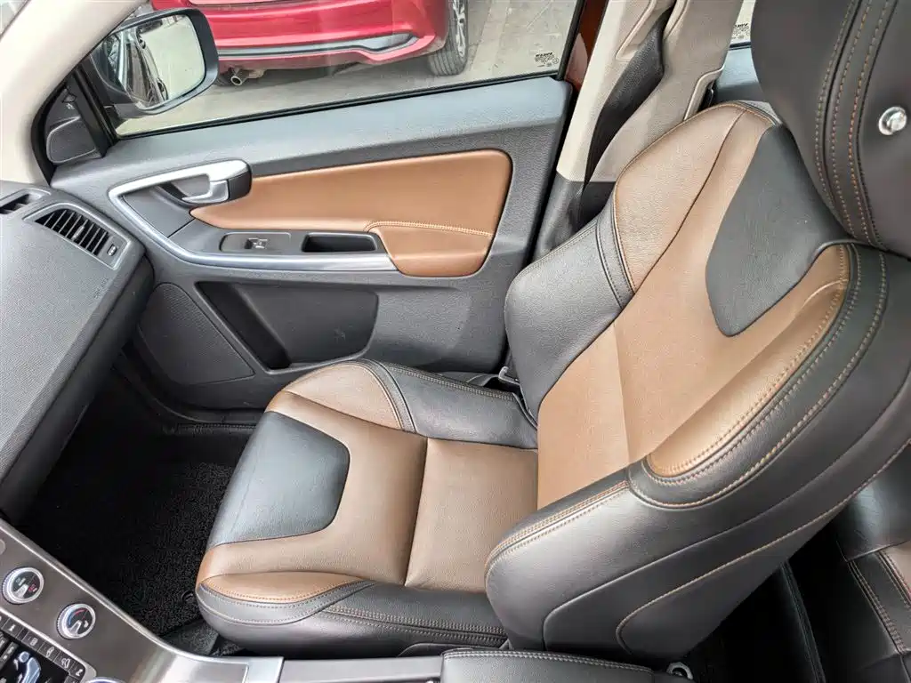 Volvo XC60 2015 — фото 14