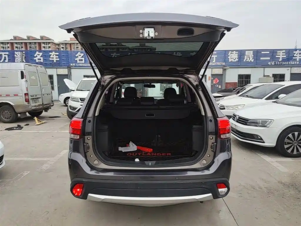 Mitsubishi Outlander 2018 — фото 19