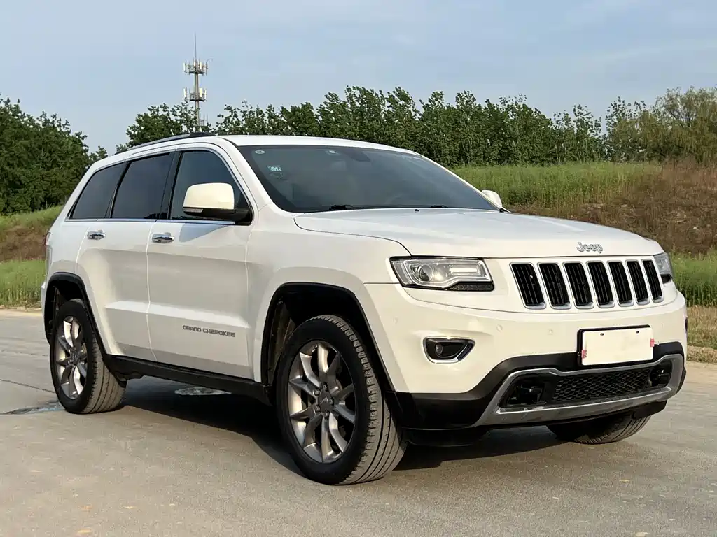 Jeep Grand Cherokee 2017 — фото 3