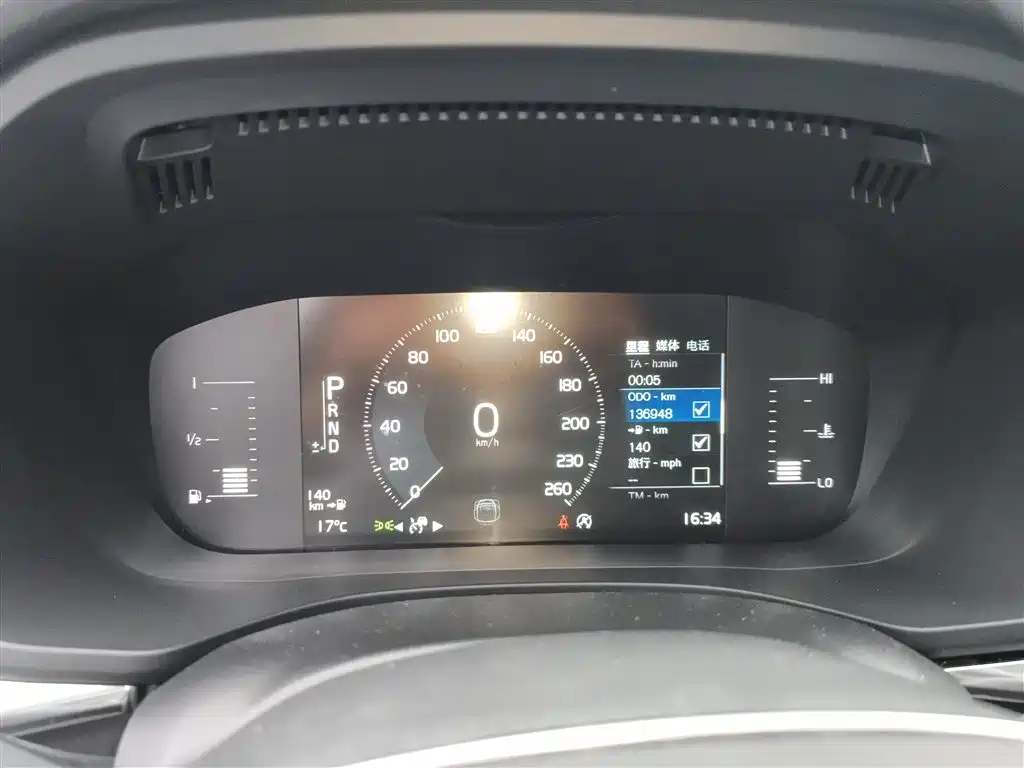 Volvo XC60 2019 — фото 12
