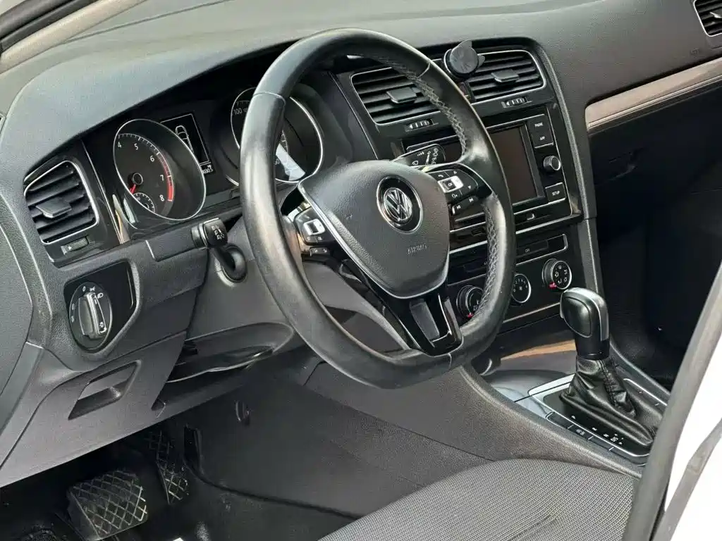 Volkswagen Golf 2018 — фото 13