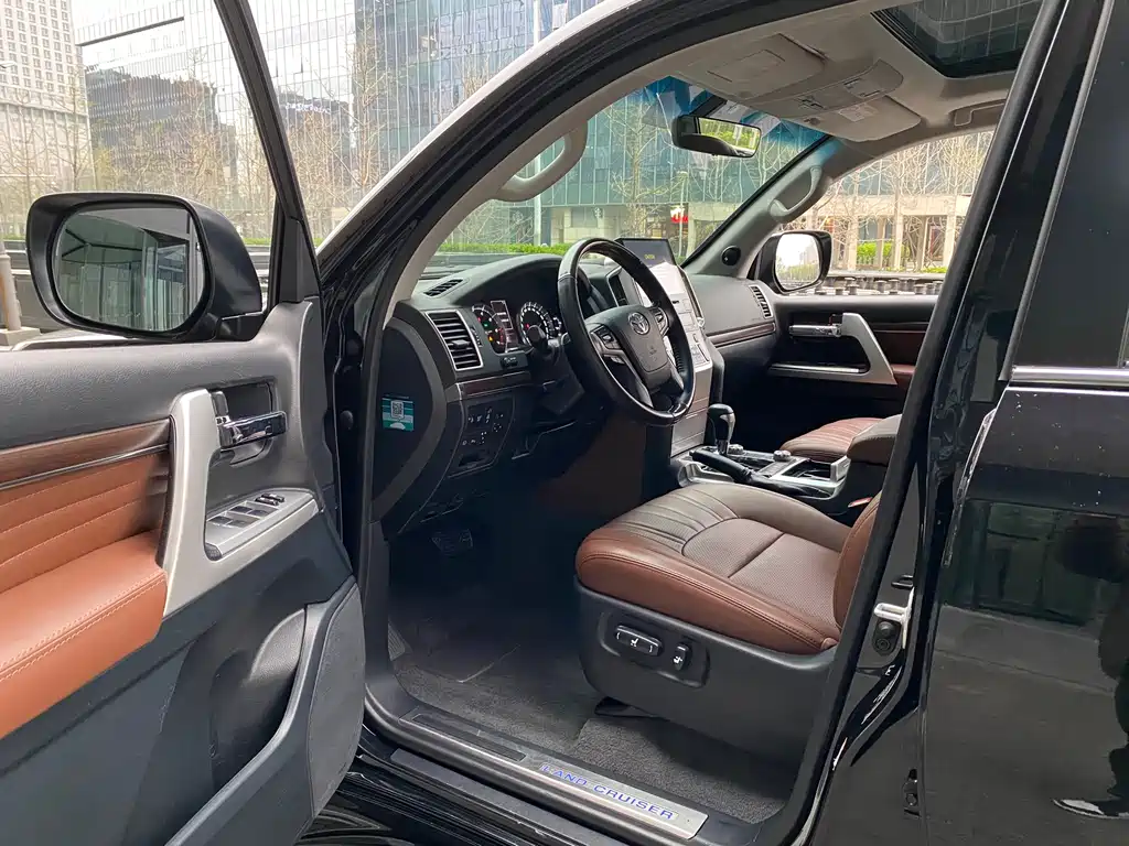 Toyota Land Cruiser 2019 — фото 7