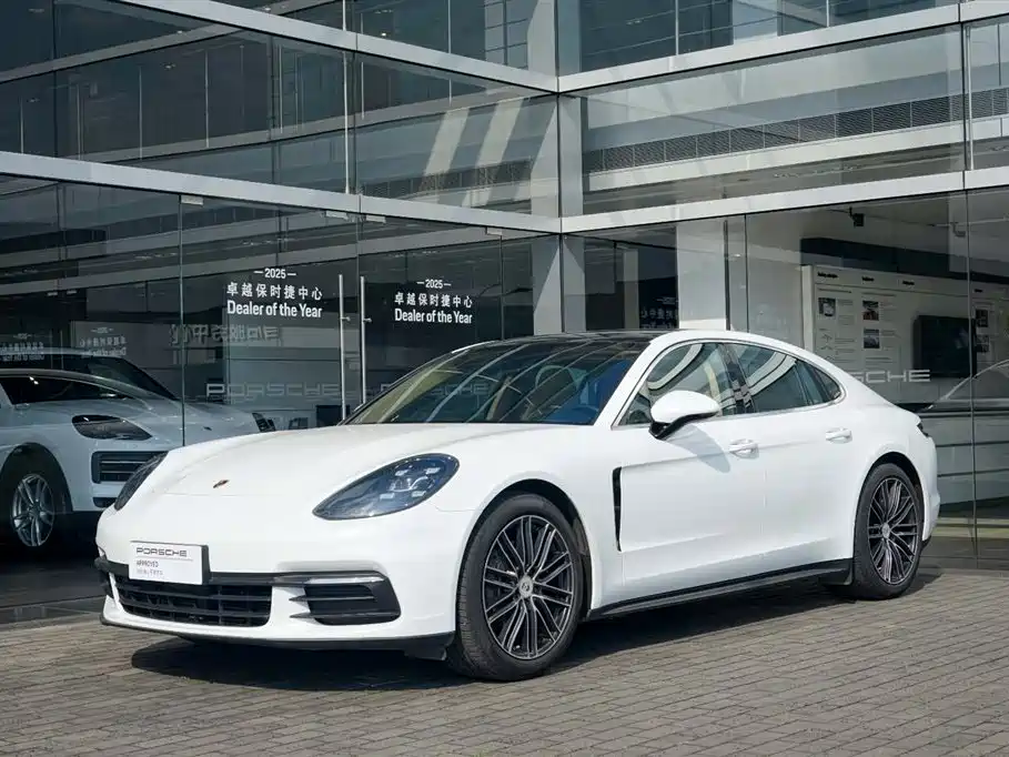 Porsche Panamera 2018 — фото 1