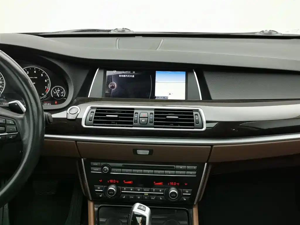 BMW 5 Series GT 2016 — фото 12