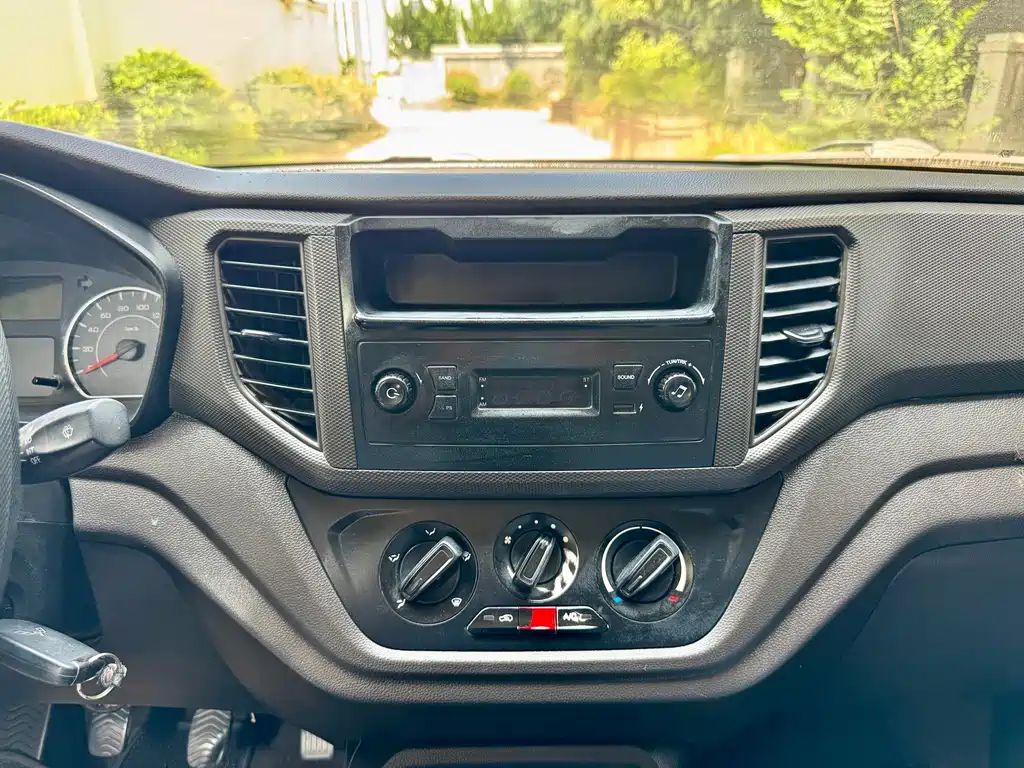Wuling Hongguang V 2019 — фото 13
