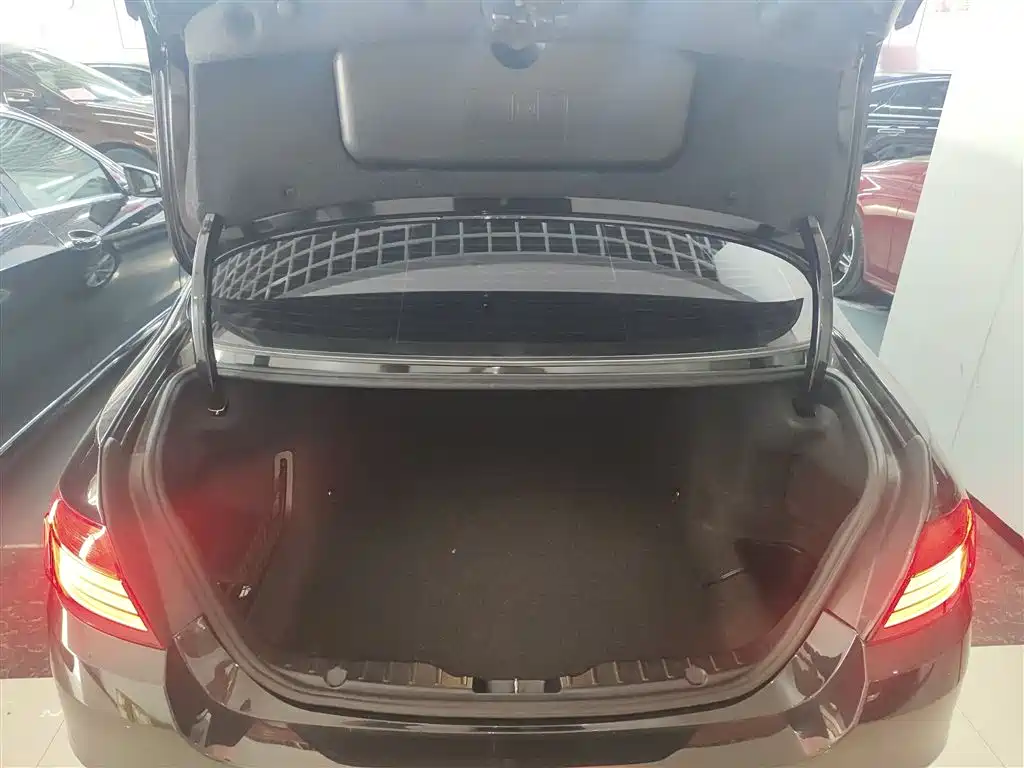 BMW 5 Series 2015 — фото 19