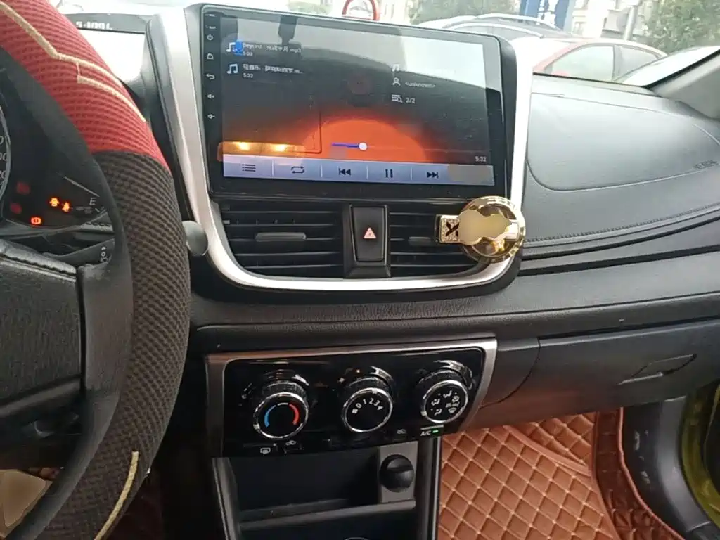 Toyota Yaris L 2018 — фото 10