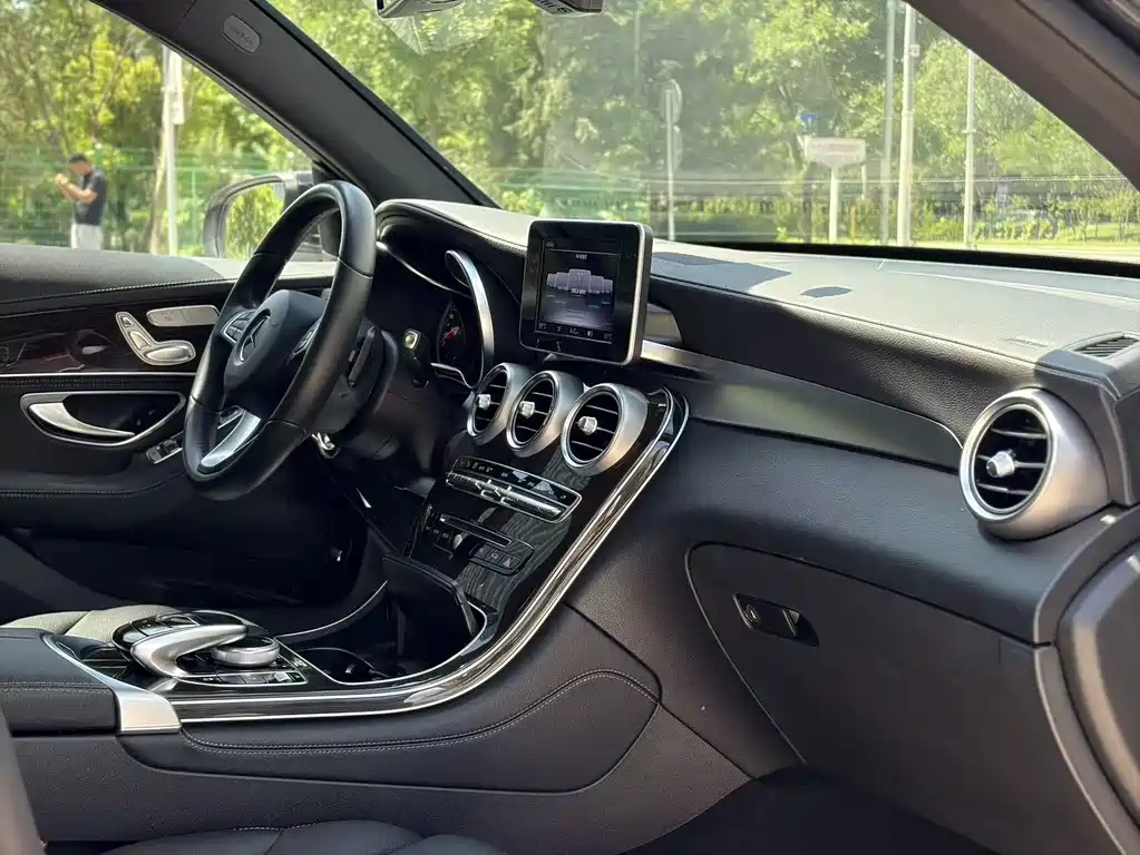 Mercedes-Benz GLC 2018 — фото 12