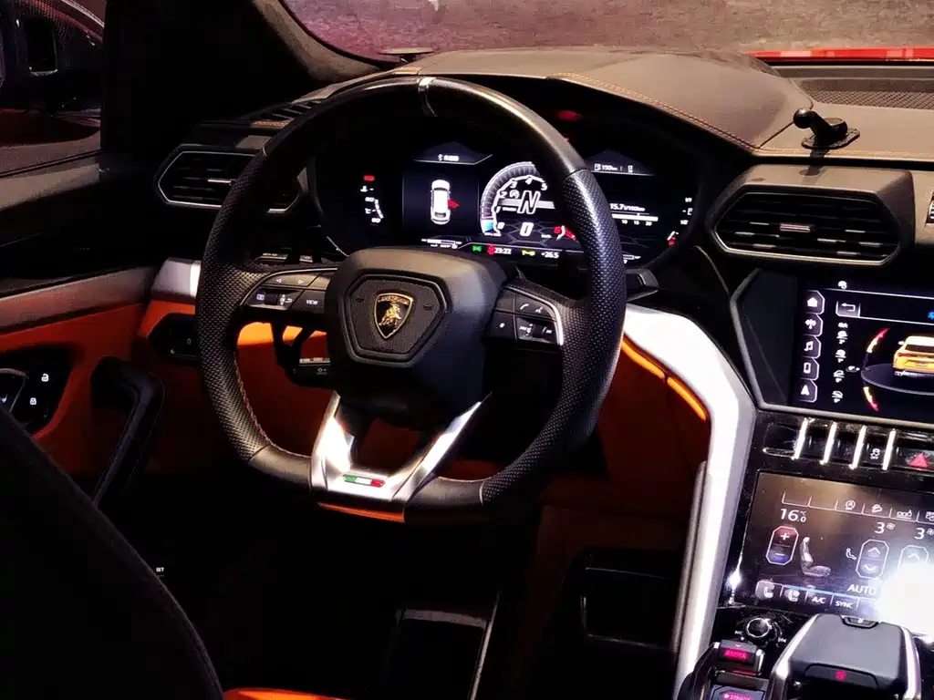 Lamborghini Urus 2019 — фото 14