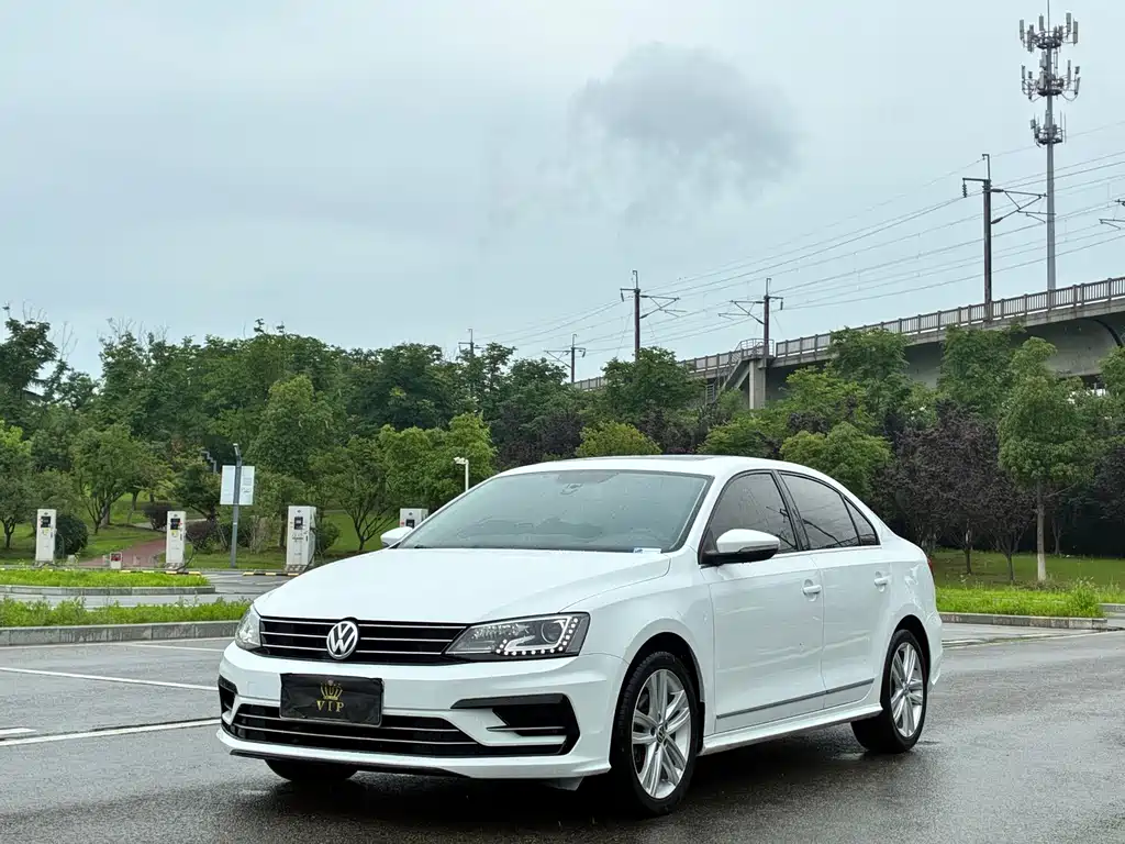 Volkswagen Sagitar 2018