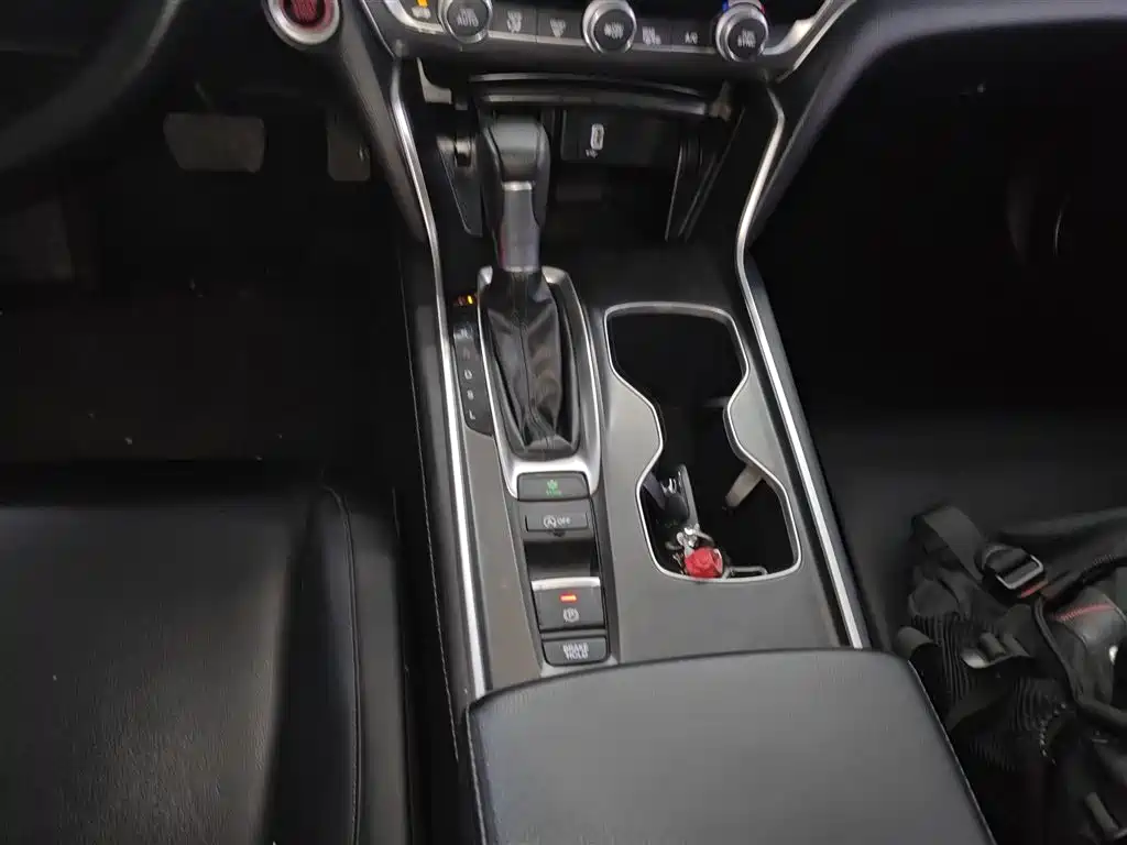 Honda Accord 2019 — фото 12