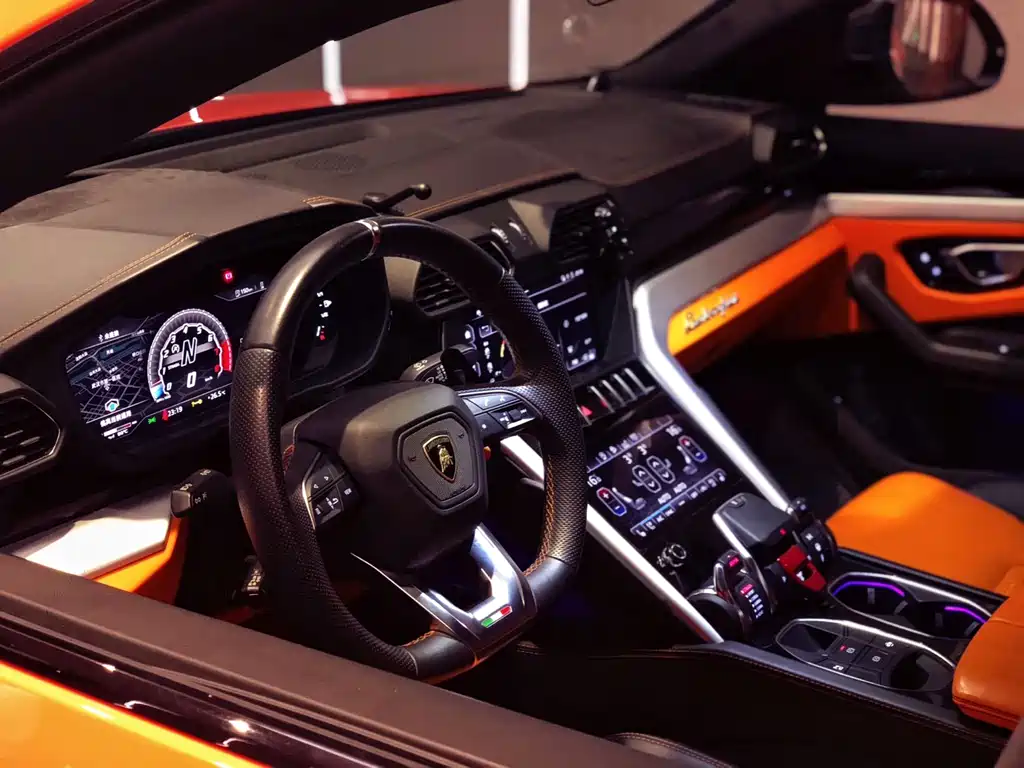 Lamborghini Urus 2019 — фото 10
