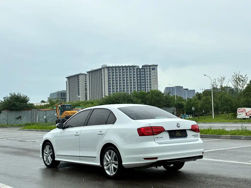 Volkswagen Sagitar 2018