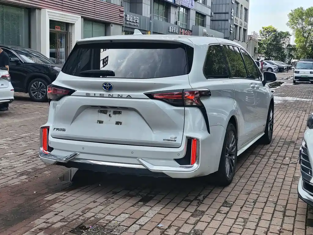 Toyota Sienna 2023
