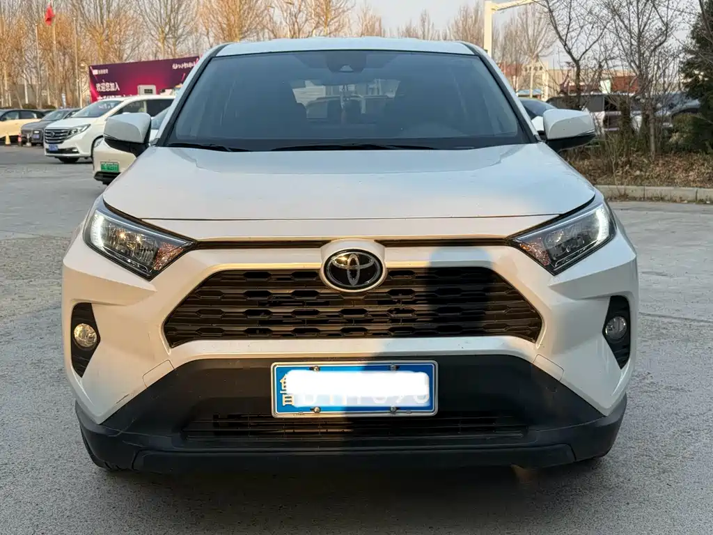 Toyota RAV4 2021 — фото 2
