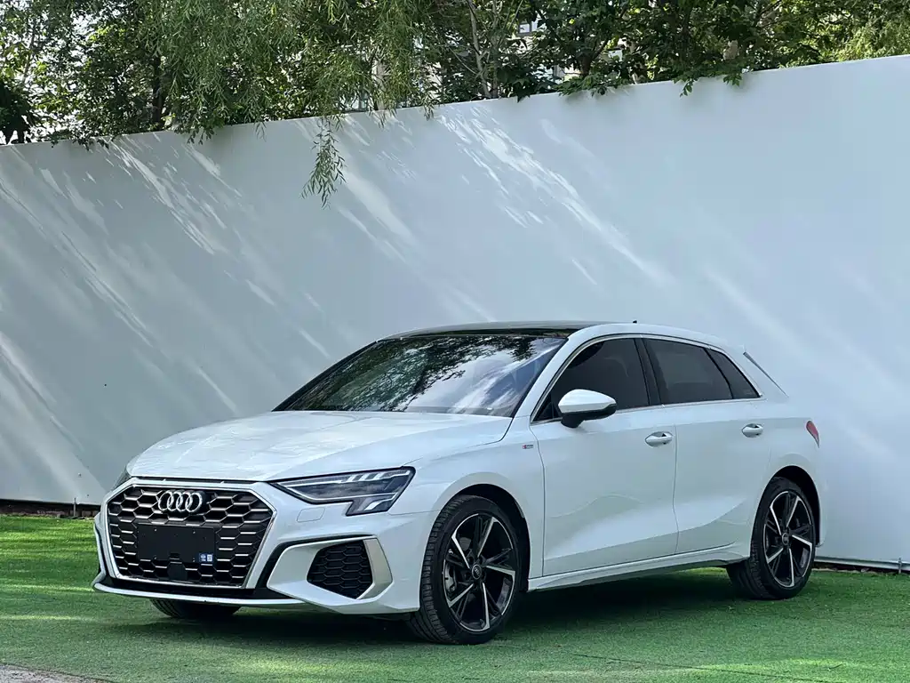Audi A3 2023 — фото 1