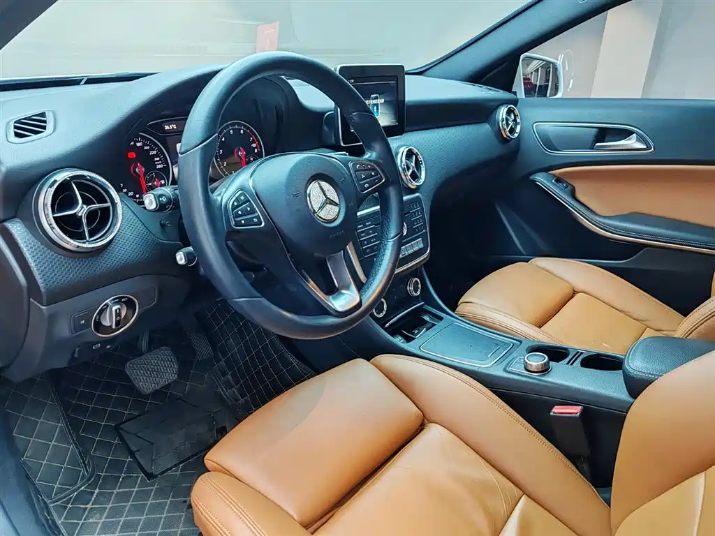 Mercedes-Benz A-Class 2018 — фото 8