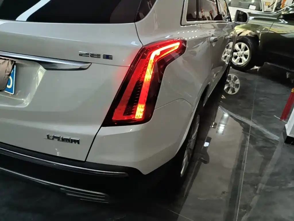 Cadillac XT5 2022 — фото 8