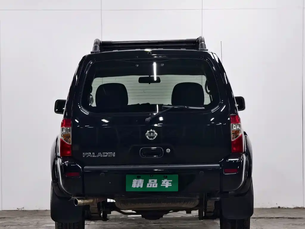 Nissan Paladin 2012