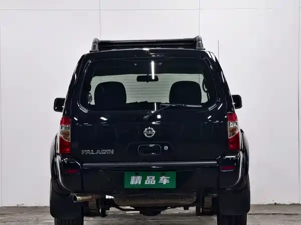 Nissan Paladin 2012