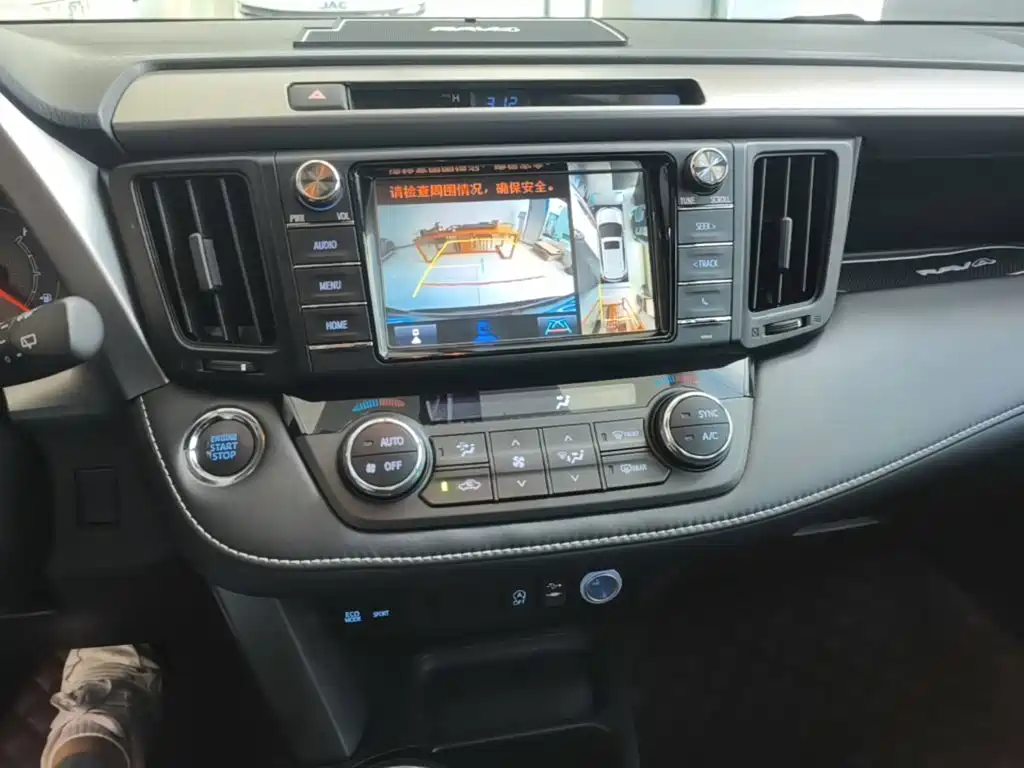 Toyota RAV4 2019 — фото 13