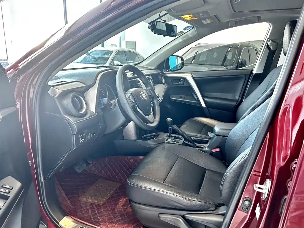 Toyota RAV4 2019 — фото 15