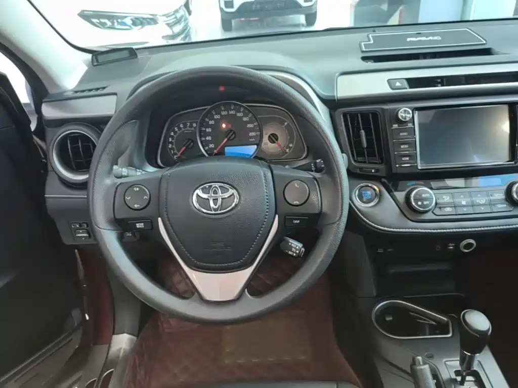 Toyota RAV4 2019 — фото 11