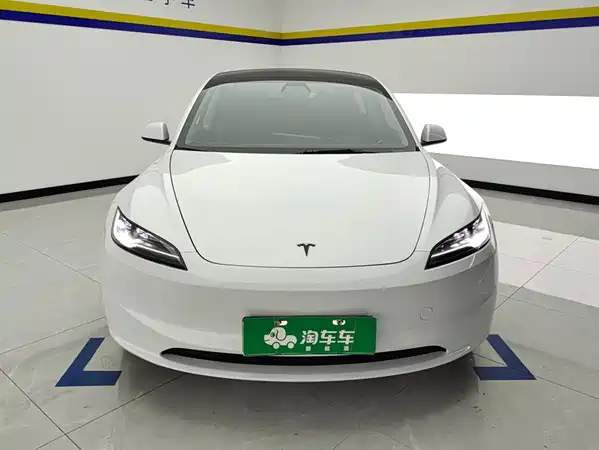 Tesla Model 3 2024