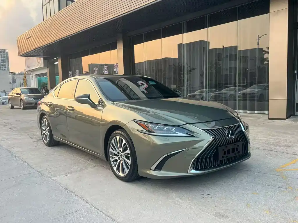 Lexus ES 2018
