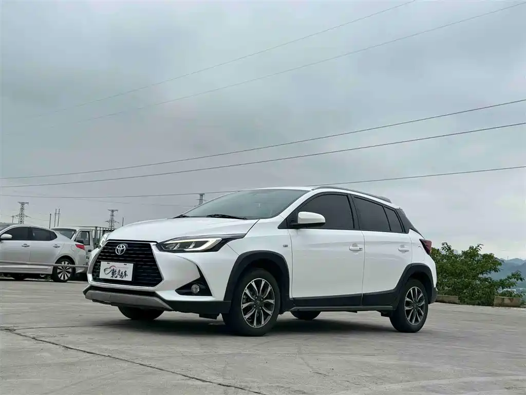 Toyota Yaris L 2022 — фото 1