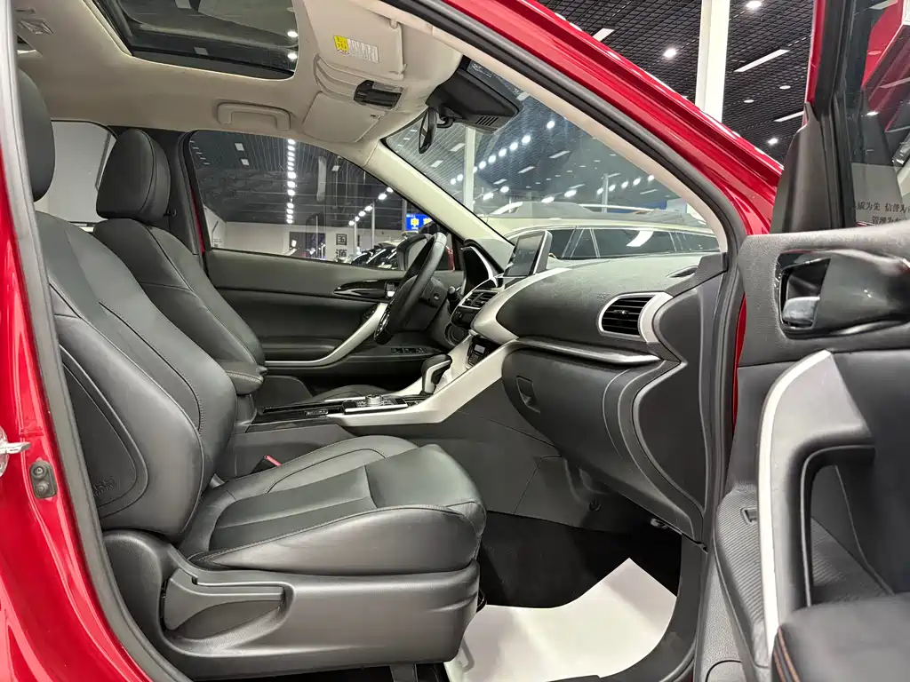 Mitsubishi Eclipse Cross 2019 — фото 18